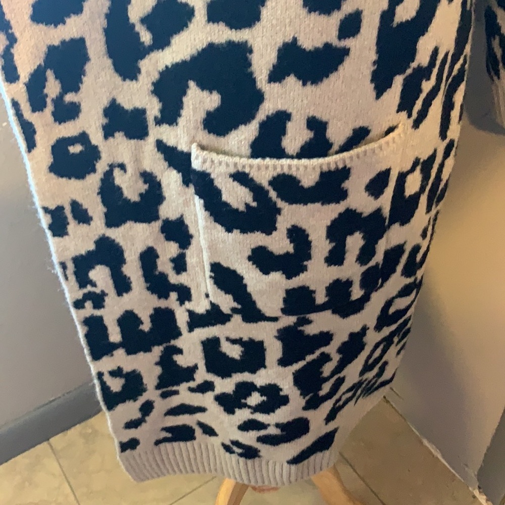 Wrap this Sweater around you for those Cold Winter Days. - Picture 5 of 15